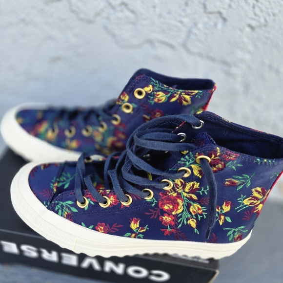 Floral converse - Picture 2 of 5